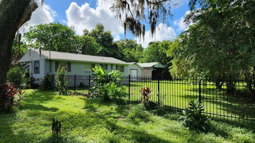 9413 Ripley Rd, Thonotosassa, FL 33592