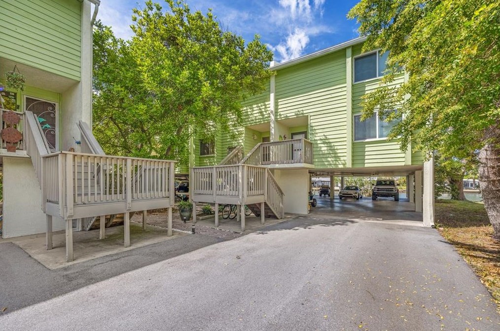 320 Windrush Blvd #4, Belleair Beach, FL 33785