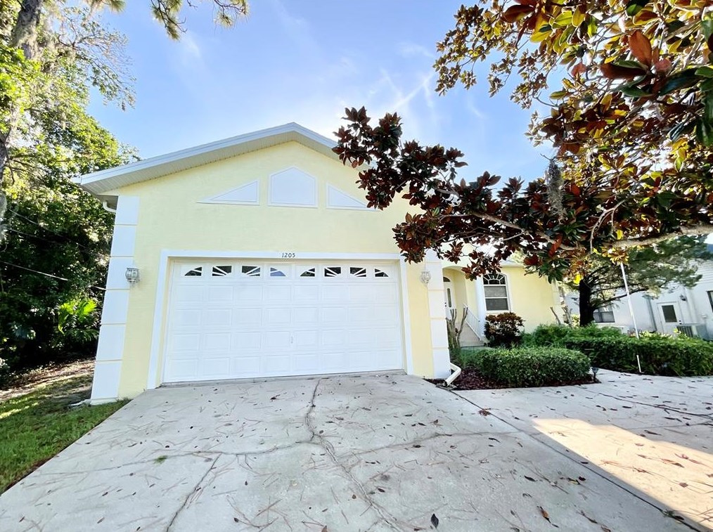 1205 N Florida Ave, Tarpon Springs, FL 34689