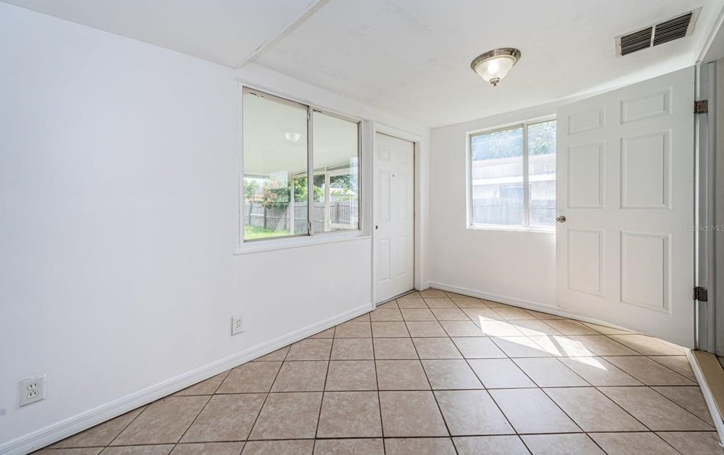 3930 42 Ave, Saint Petersburg FL  33703-5826 exterior