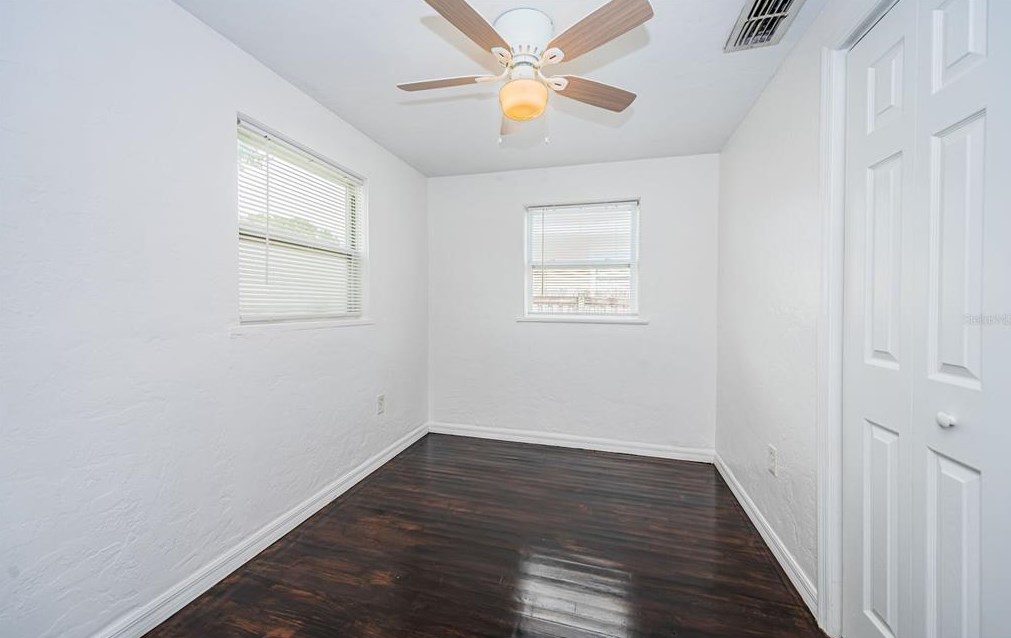 3930 42 Ave, Saint Petersburg FL  33703-5826 exterior