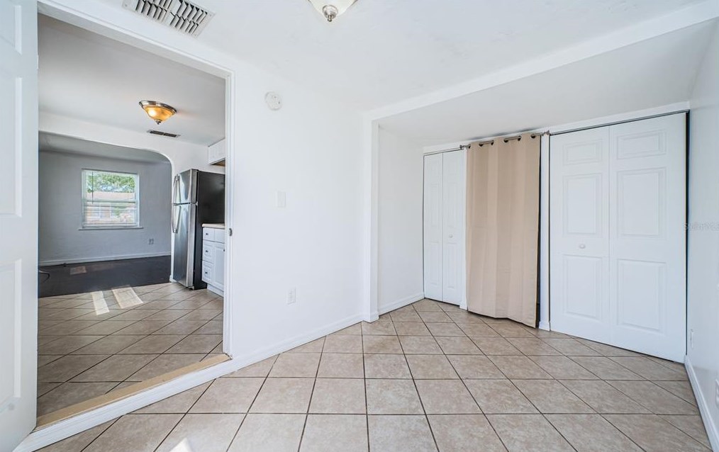 3930 42 Ave, Saint Petersburg FL  33703-5826 exterior