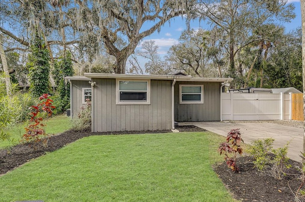 836 Orange Ave, Daytona Beach FL 32114-4764 exterior