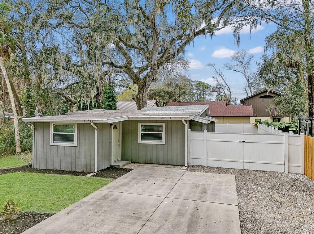 836 Orange Ave, Daytona Beach, FL 32117