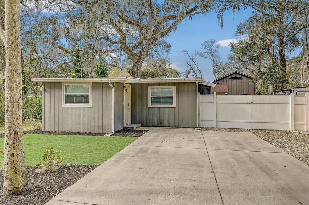 836 Orange Ave, Daytona Beach FL 32114-4764 exterior