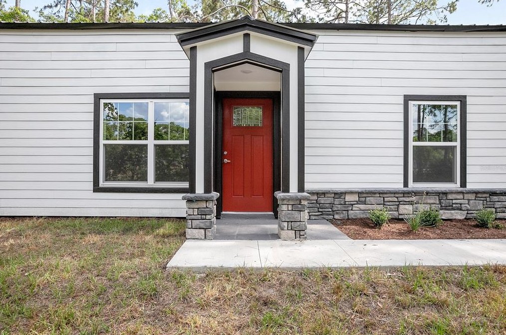 1195 6th Ave, Deland, FL 32724-3077
