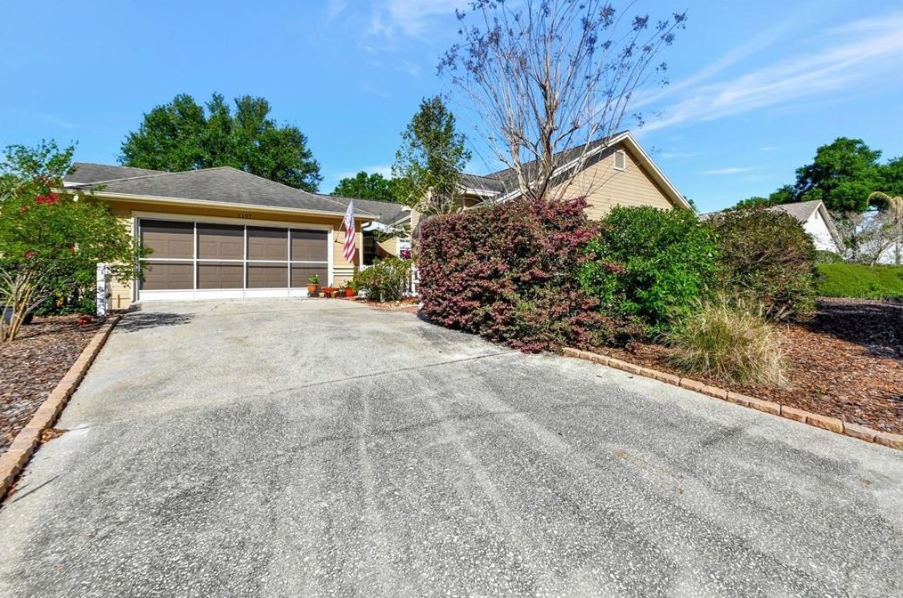 1107 Stillwater Dr, Deland FL  32720-2572 exterior
