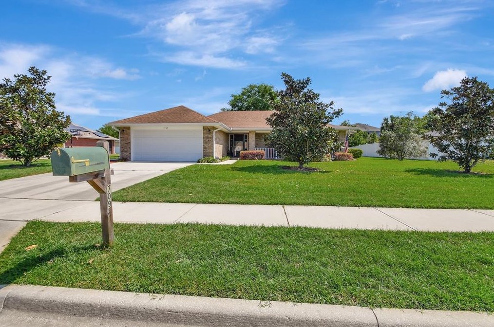 709 Cinnamon Fern Ln, Deland, FL 32720-2687
