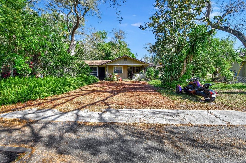 156 Seminole Ave, Lake Mary FL  32746-2929 exterior