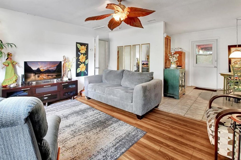 156 Seminole Ave, Lake Mary FL  32746-2929 exterior