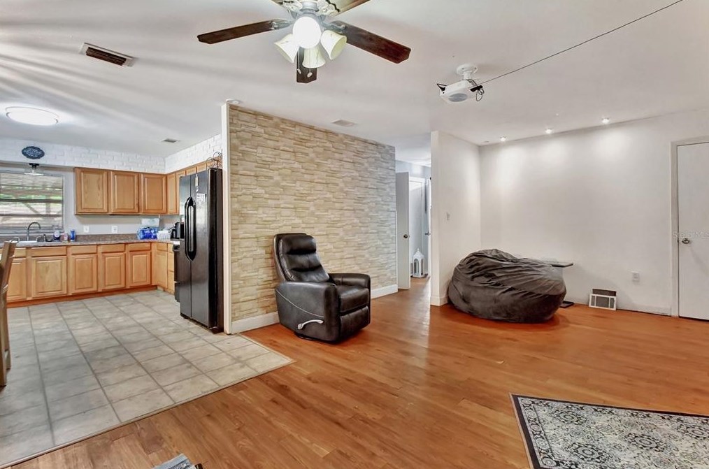 156 Seminole Ave, Lake Mary FL  32746-2929 exterior