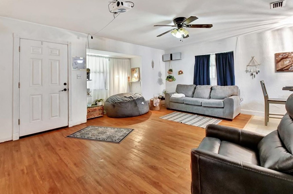 156 Seminole Ave, Lake Mary FL  32746-2929 exterior