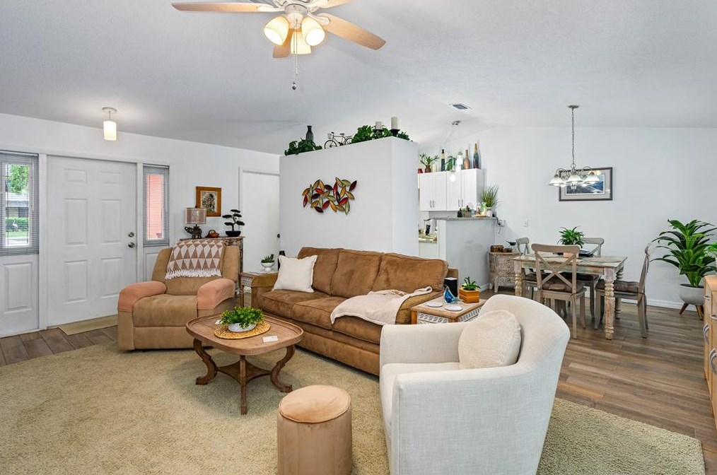 800 Acorn Ln, Daytona Beach FL  32127-4926 exterior