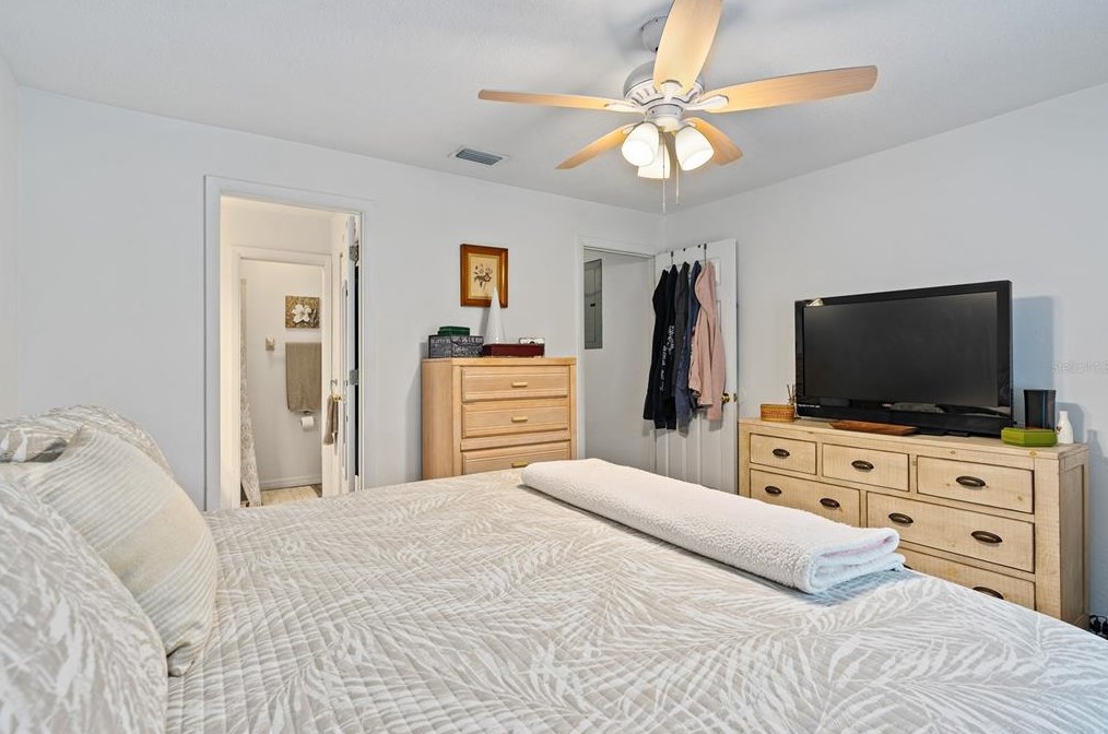 800 Acorn Ln, Daytona Beach FL  32127-4926 exterior