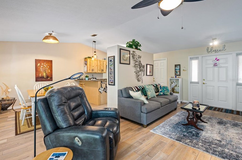 800 Acorn Ln, Daytona Beach FL  32127-4926 exterior