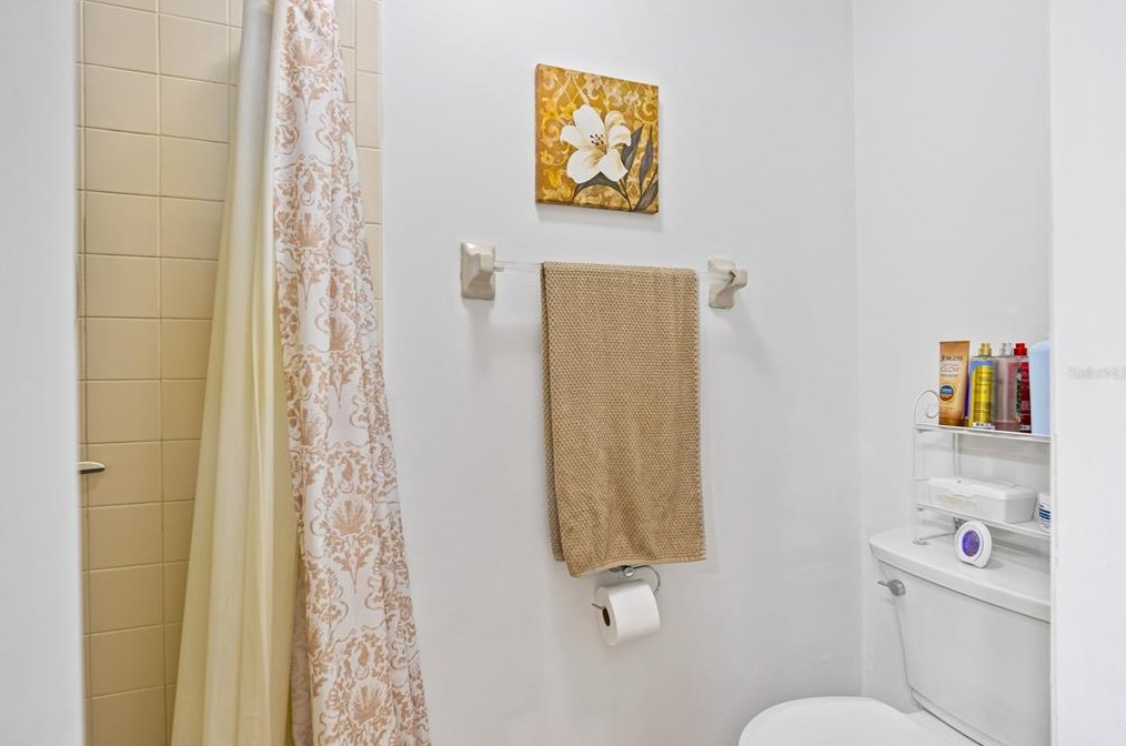 800 Acorn Ln, Daytona Beach FL  32127-4926 exterior