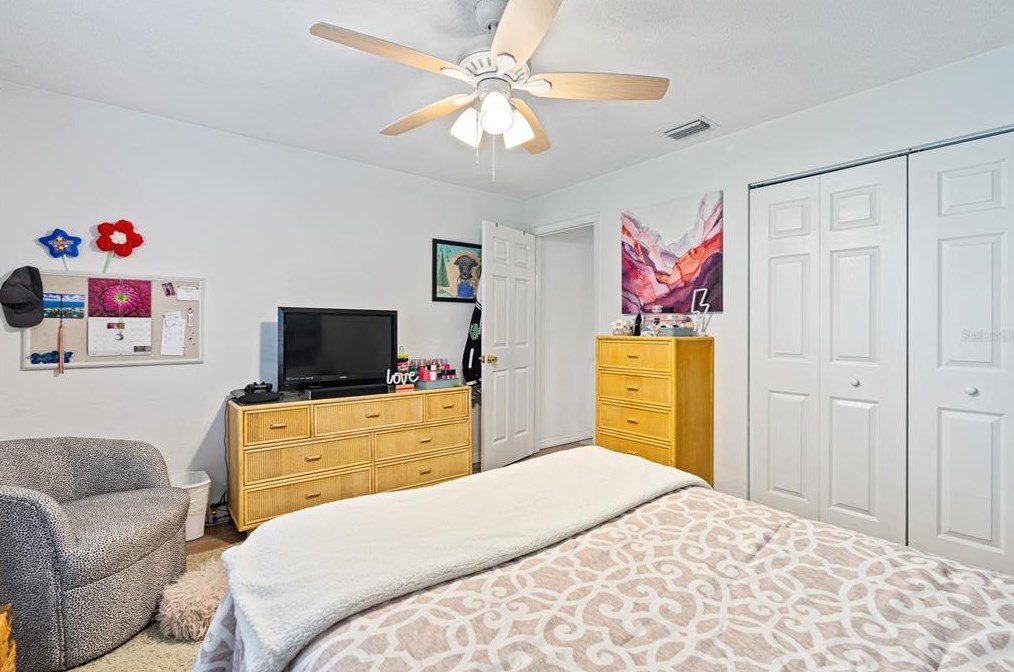 800 Acorn Ln, Daytona Beach FL  32127-4926 exterior