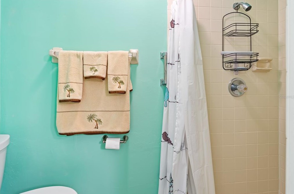 800 Acorn Ln, Daytona Beach FL  32127-4926 exterior