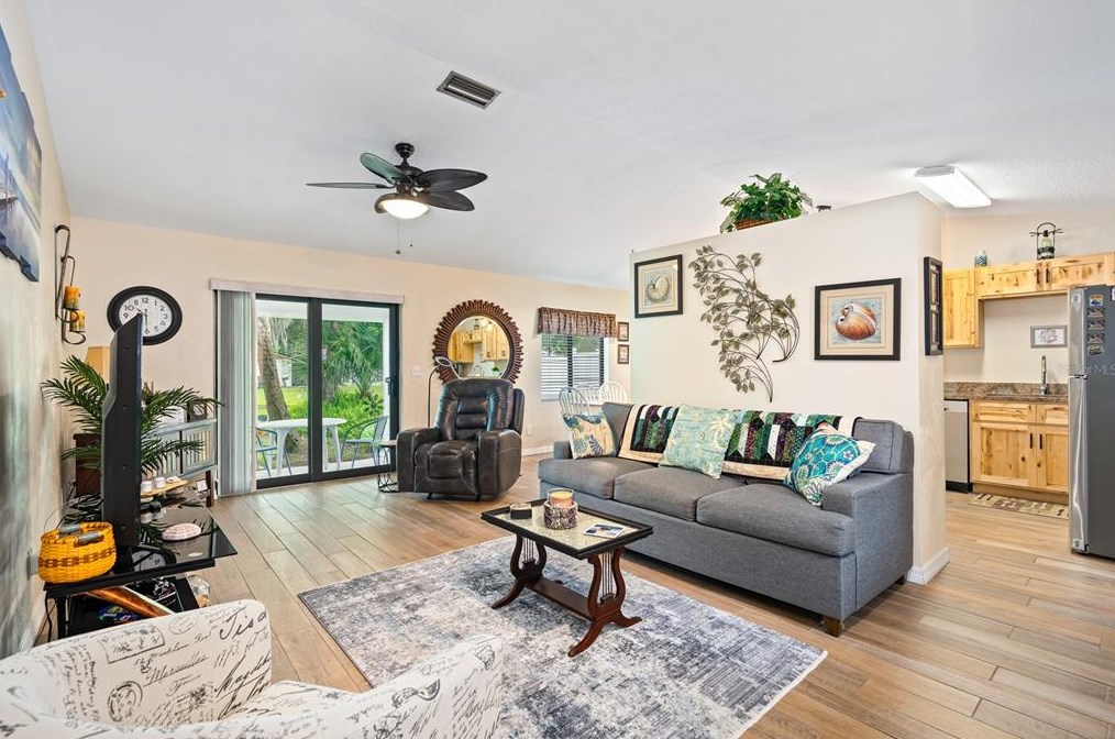 800 Acorn Ln, Daytona Beach FL  32127-4926 exterior