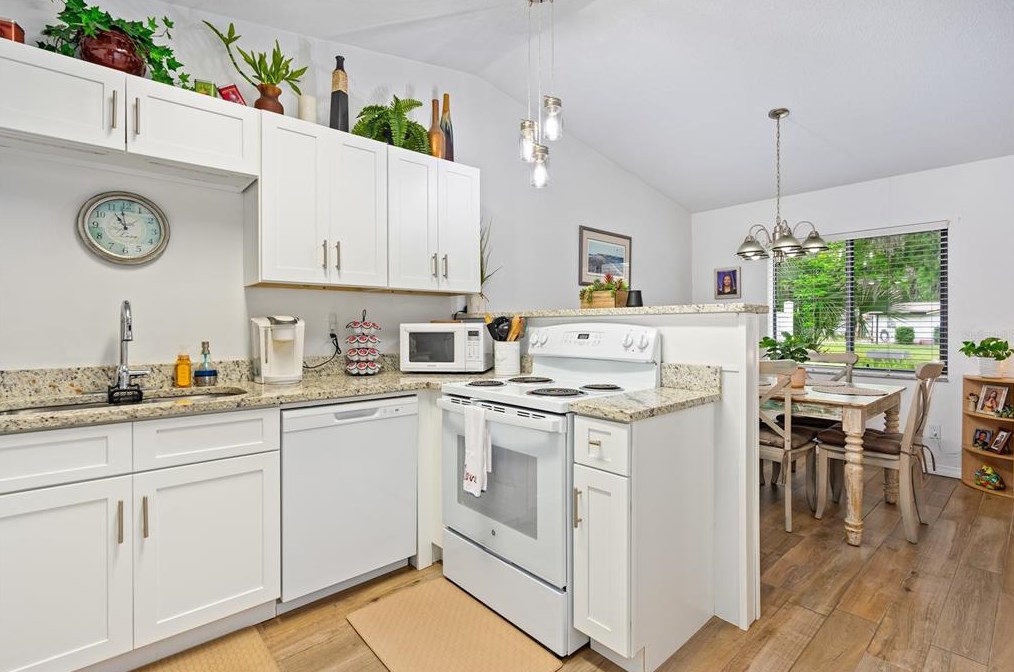 800 Acorn Ln, Daytona Beach FL  32127-4926 exterior