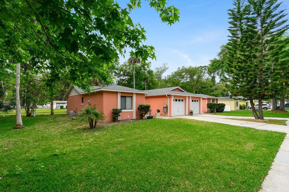 800 Acorn Ln, Daytona Beach, FL 32127