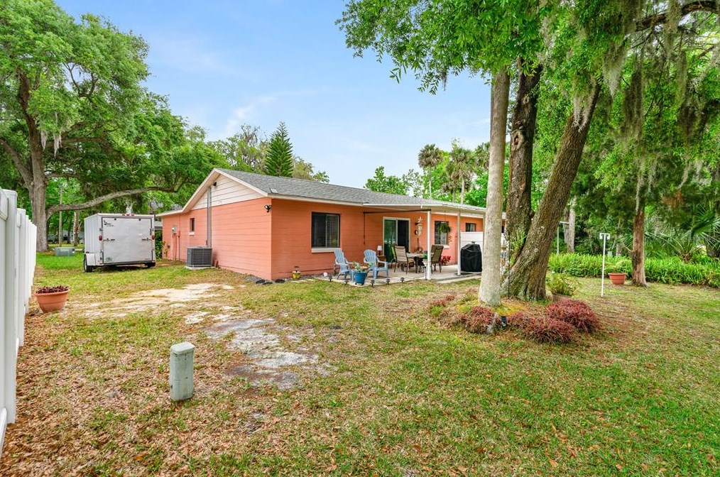 800 Acorn Ln, Daytona Beach FL  32127-4926 exterior