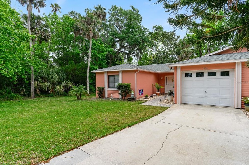 800 Acorn Ln, Daytona Beach FL  32127-4926 exterior