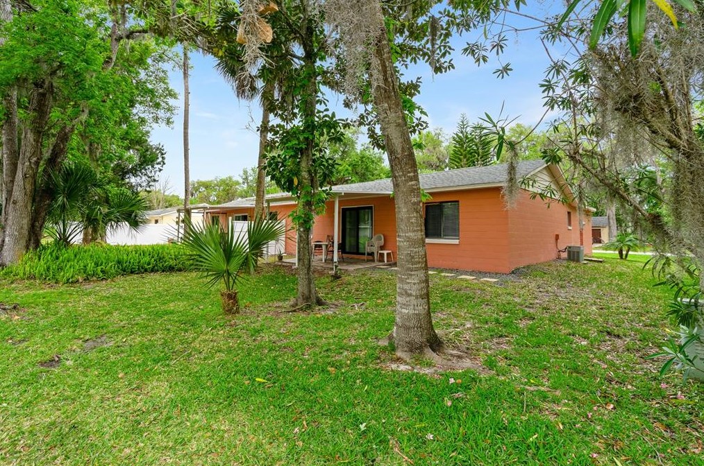 800 Acorn Ln, Daytona Beach FL  32127-4926 exterior