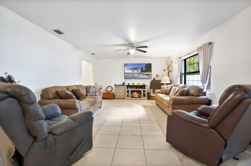 1060 Silver Rd, Ocala FL  34472-2362 exterior