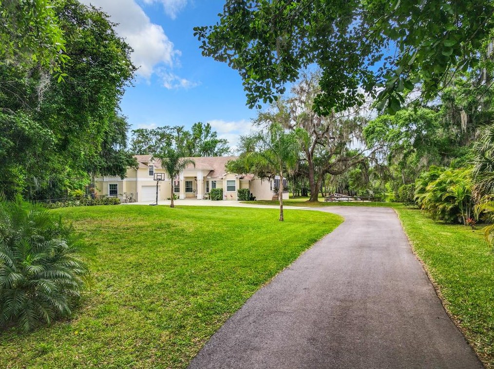 115 Secret Shore Ln, Deltona, FL 32725