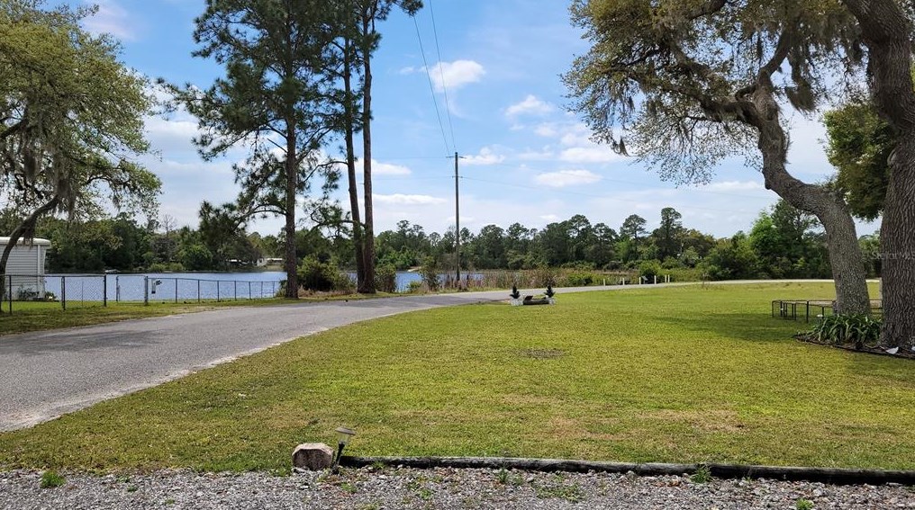 44147 E Lake Dr, Deland, FL 32720
