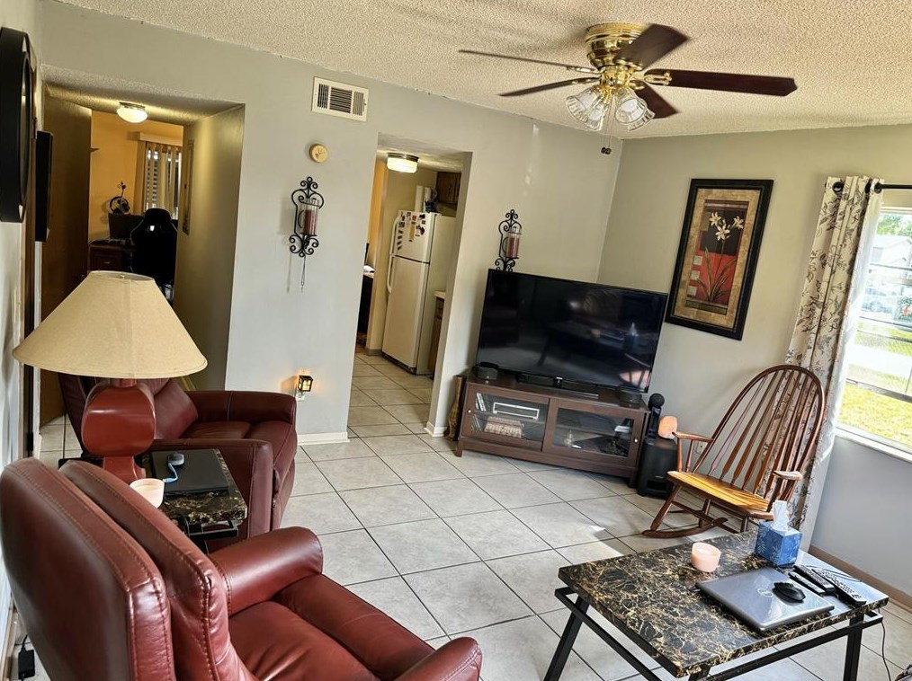 935 Joe St #1, Orange City, FL 32763