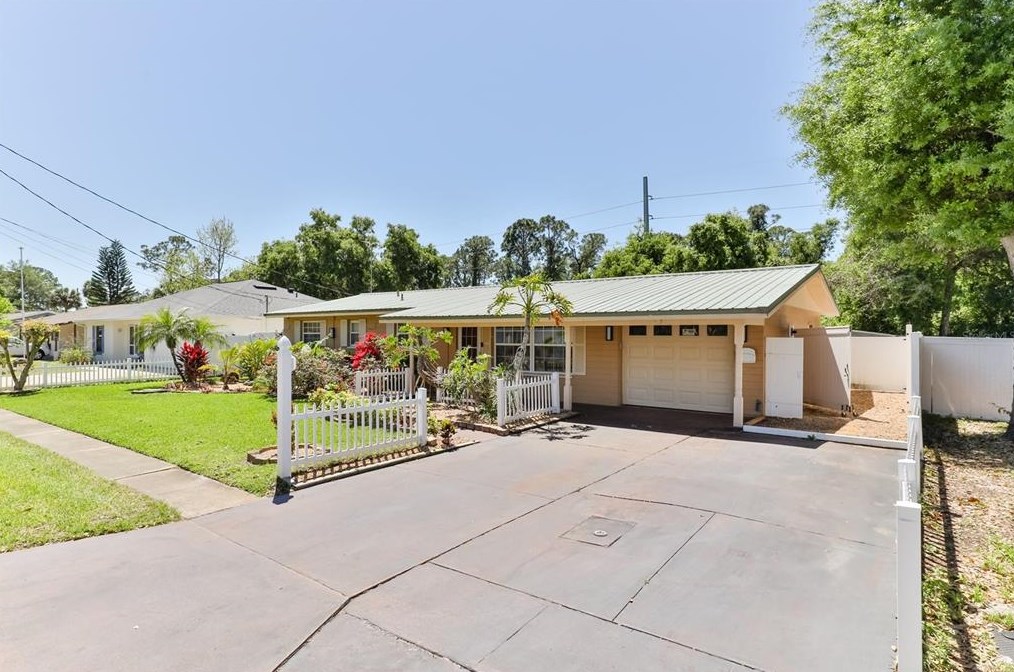 2192 Nottingham Rd, Daytona Beach, FL 32119