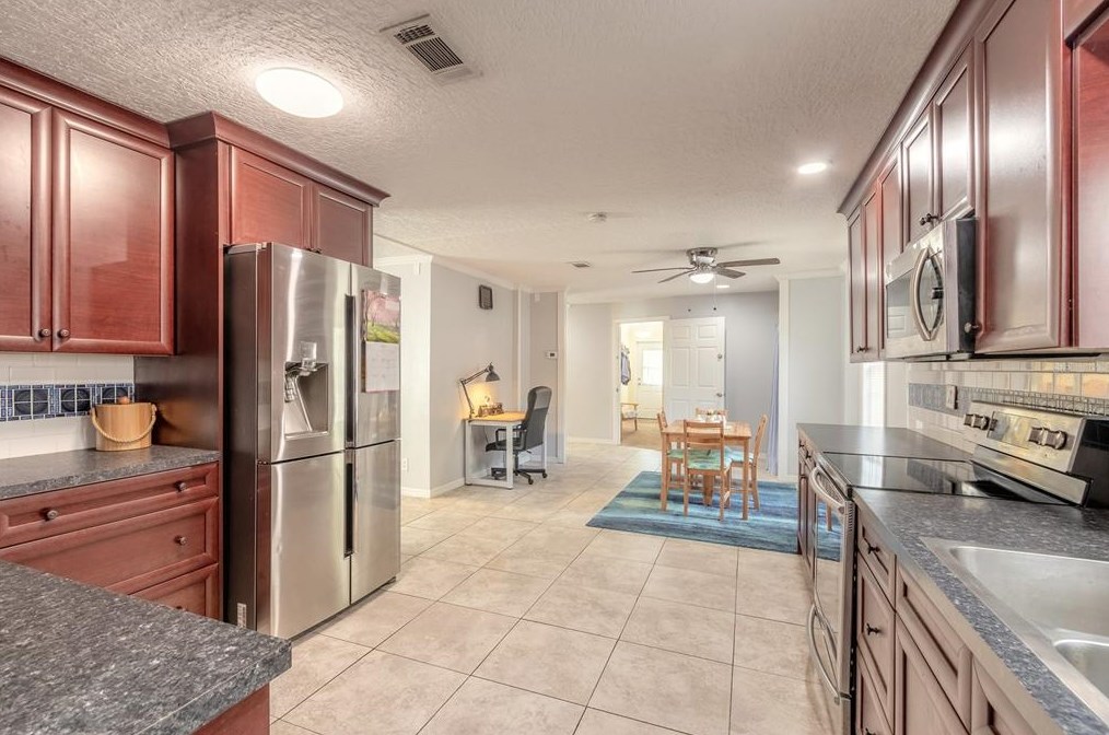 1091 Green Acres Cir, Daytona Beach FL  32119-2449 exterior