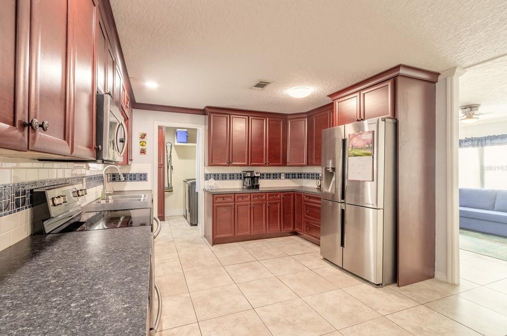 1091 Green Acres Cir, Daytona Beach FL  32119-2449 exterior