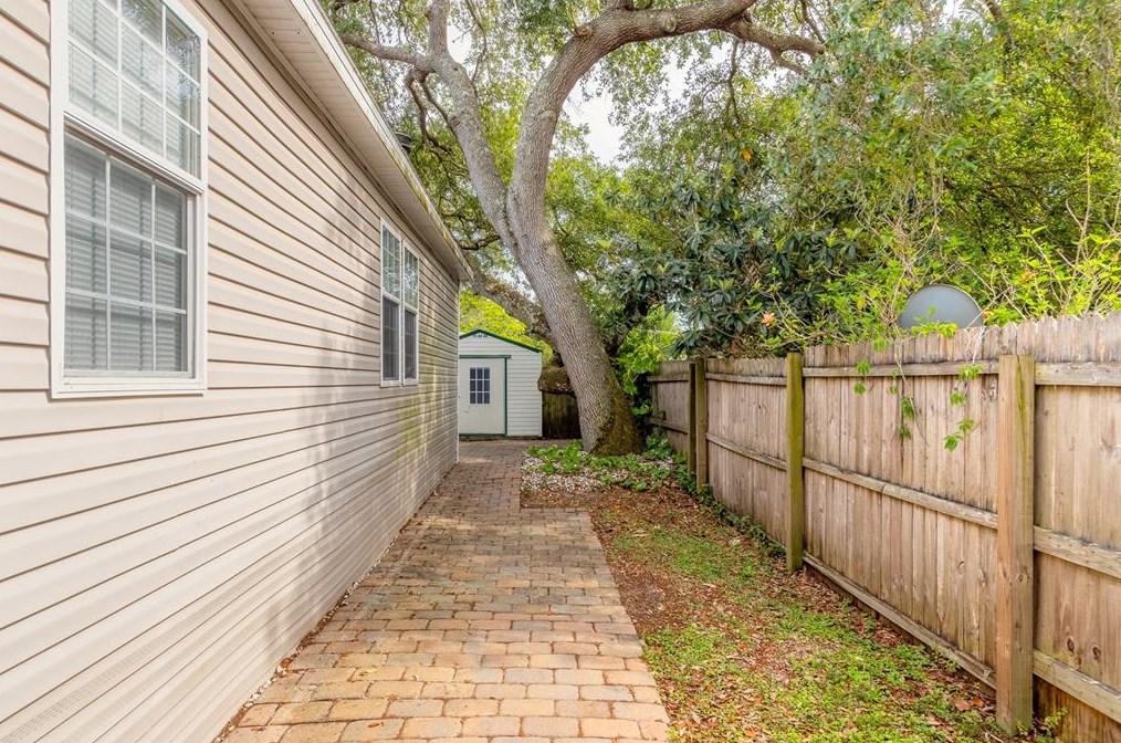 1091 Green Acres Cir, Daytona Beach FL  32119-2449 exterior