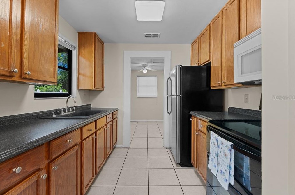128 Angeles Rd, De Bary, FL 32713
