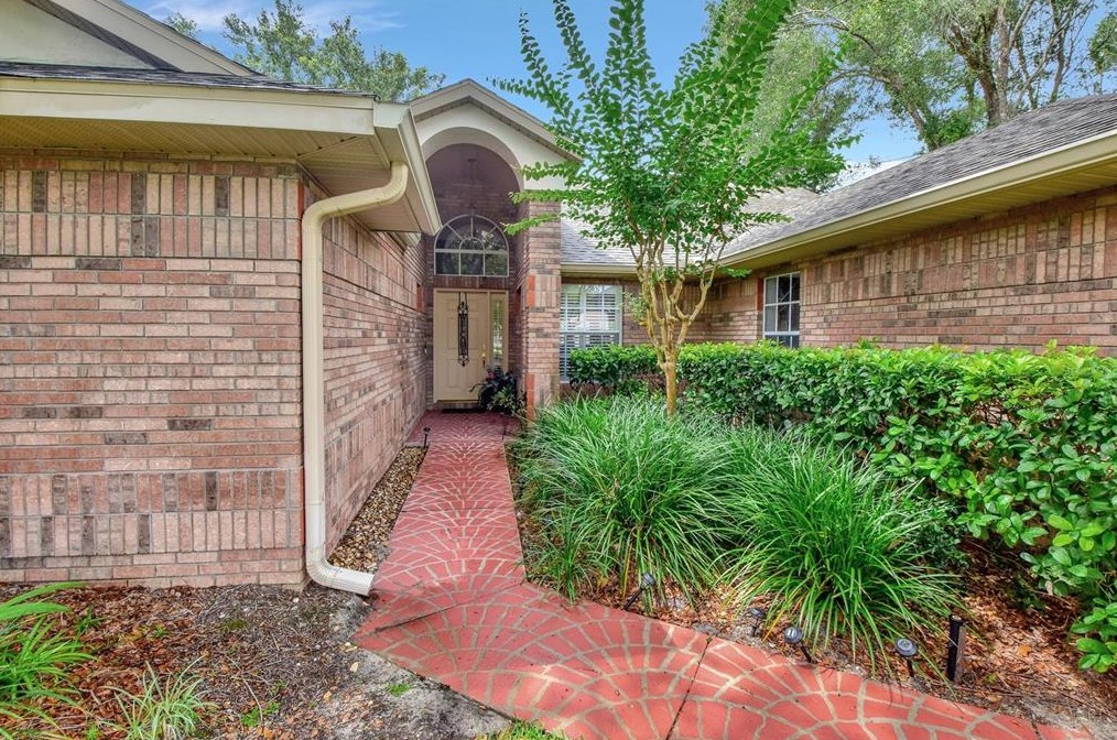608 Shady Point Way, Deland, FL 32724-8048