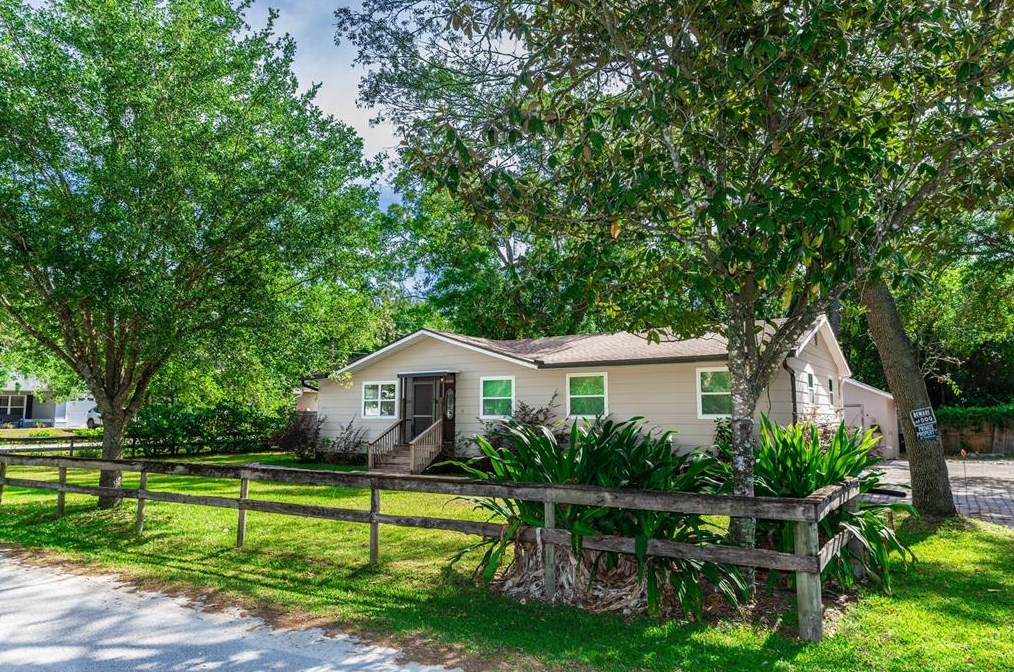 1240 Grand Ave, Orange City, FL 32763-3143