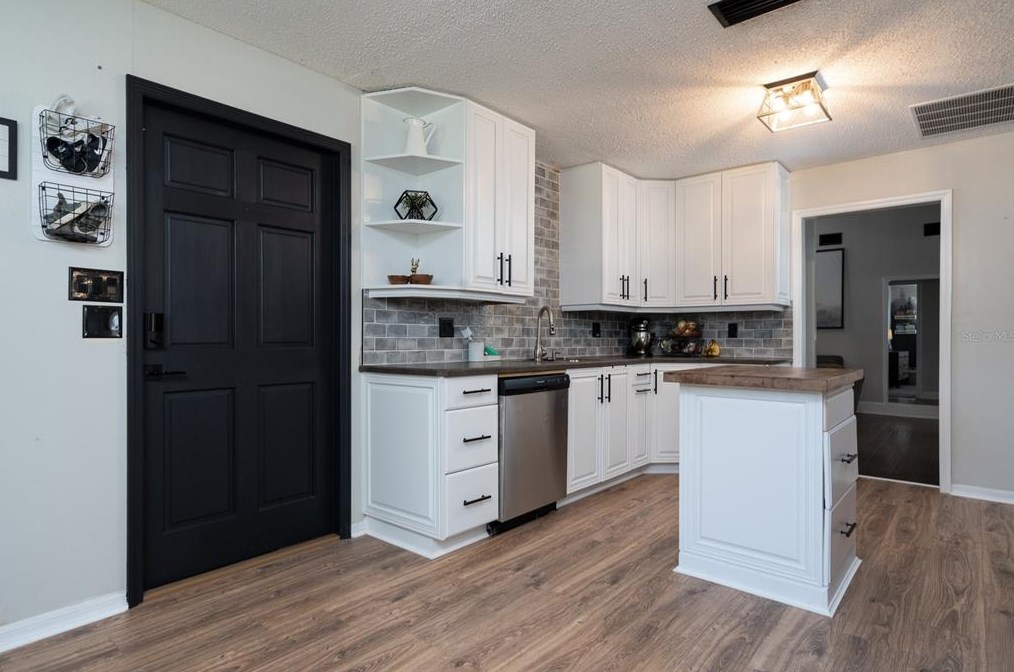 106 Horseshoe Bend, De Leon Springs, FL 32130