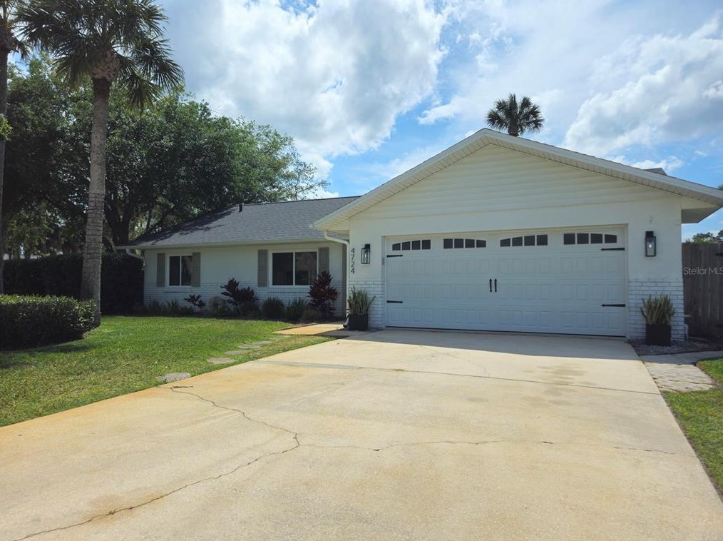4724 Hidden Lake Dr, Daytona Beach, FL 32129