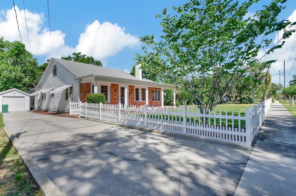 130 N Garfield Ave, Deland, FL 32724