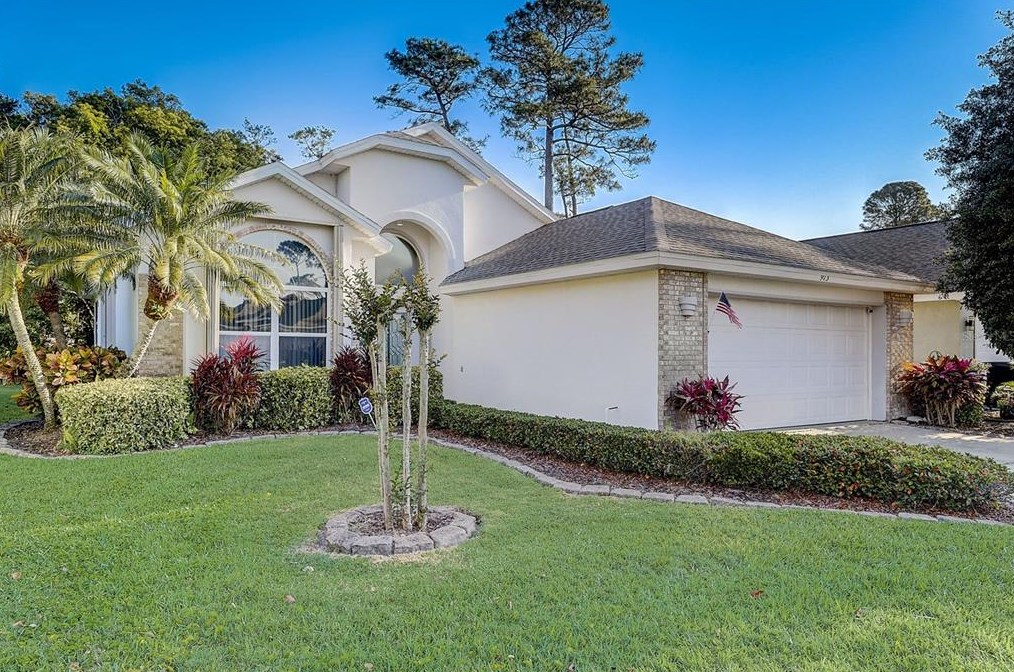 913 Teaberry Ln, Daytona Beach, FL 32127-7949