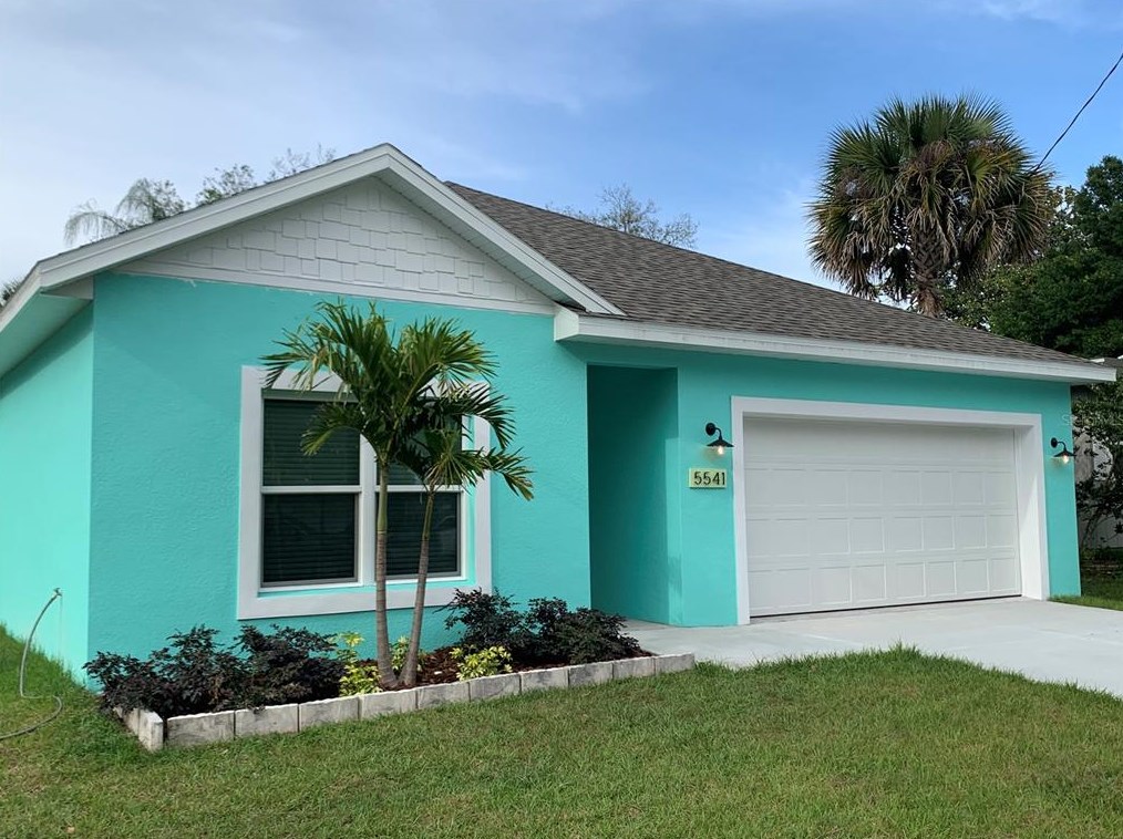 5541 W Bayshore Dr, Daytona Beach, FL 32127