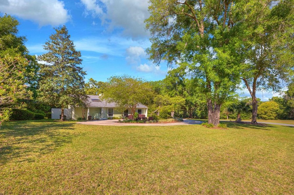 1003 Valley Forge Rd, Deland, FL 32720
