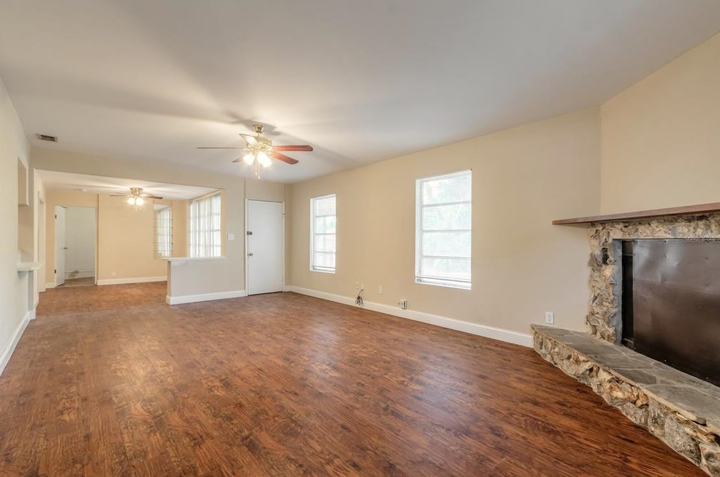 526 Brook Cir, Daytona Beach, FL 32119