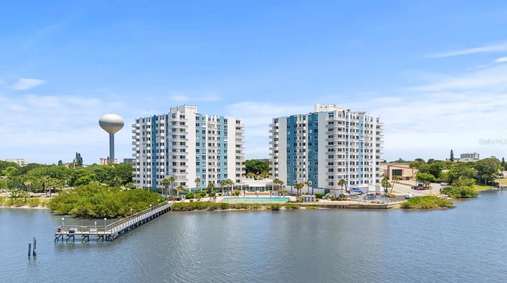 925 Halifax Ave, Daytona Beach, FL 32118-6618
