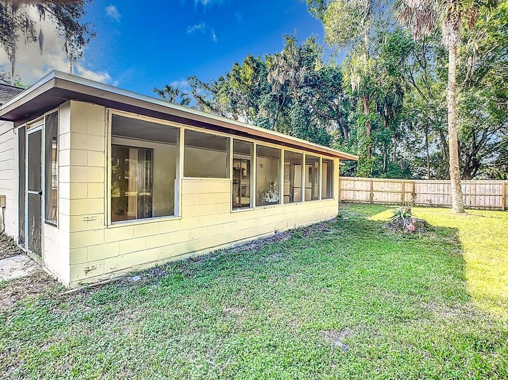 1522 Center St, Deland FL 32720-3001 exterior