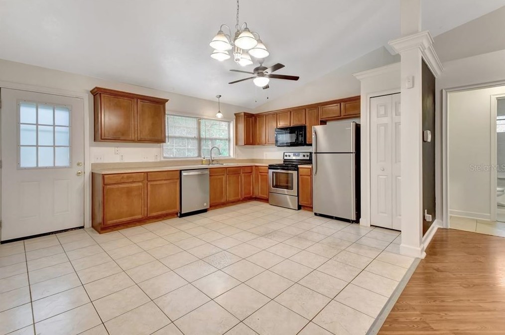 1104 Helen Dr, Deland FL  32720-9500 exterior