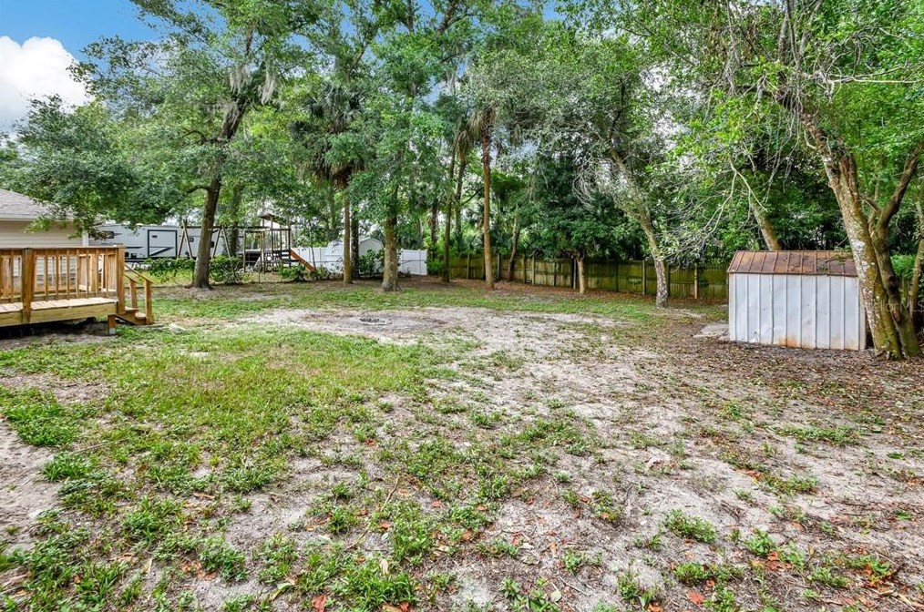 1104 Helen Dr, Deland FL  32720-9500 exterior